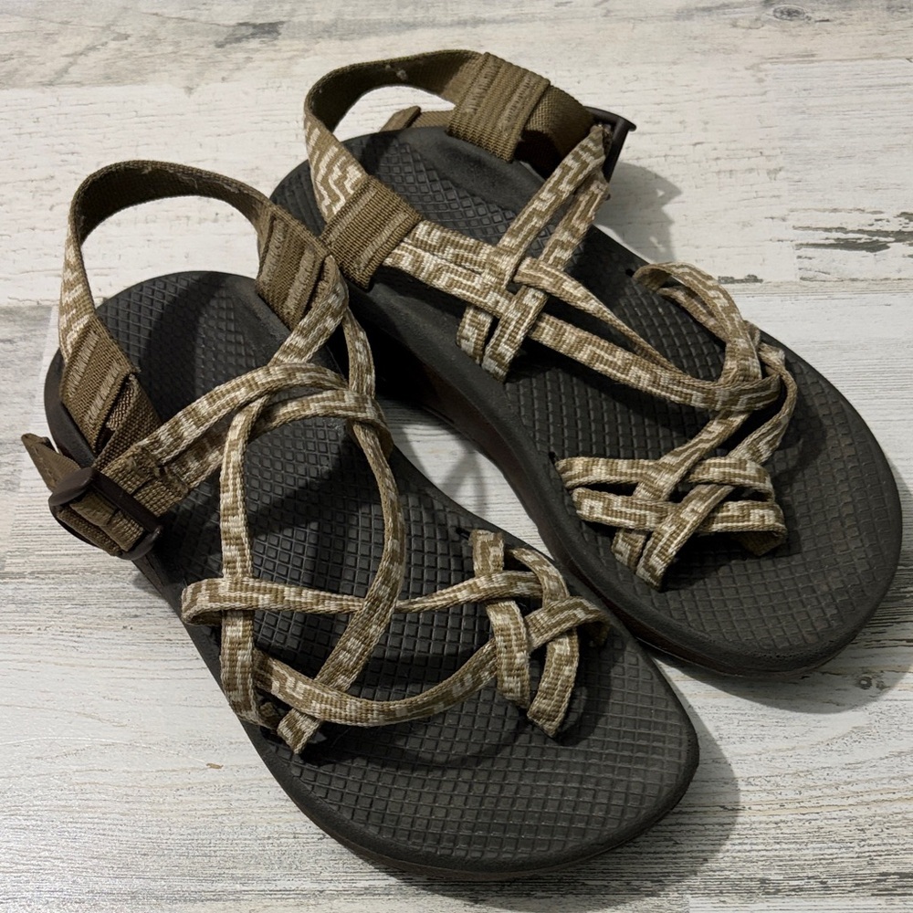 Chaco Tan and Cream Sandals size 6 - Picture 11 of 12
